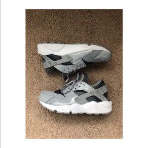 Gray Nike Huaraches!!✨